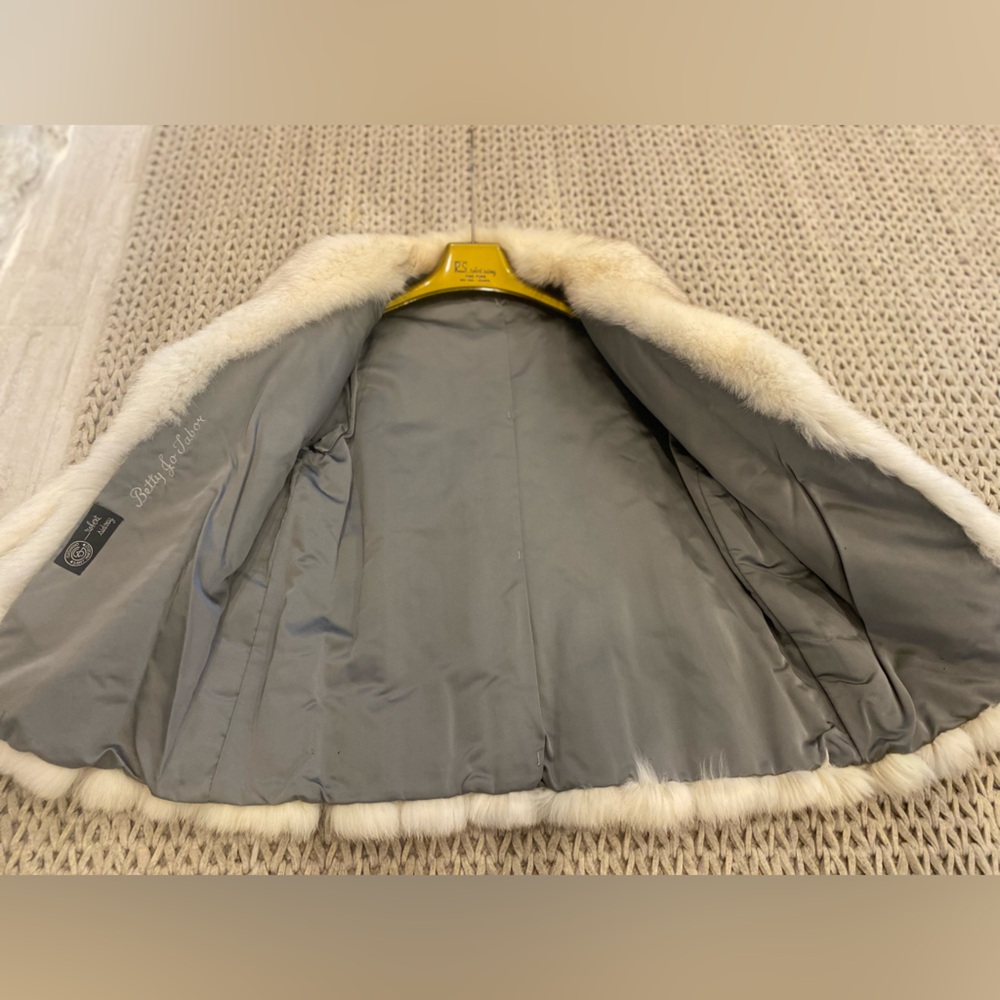 Robert Sidney Fine Furs Luxurious Cream Teddy Jacket - Picture 5 of 9
